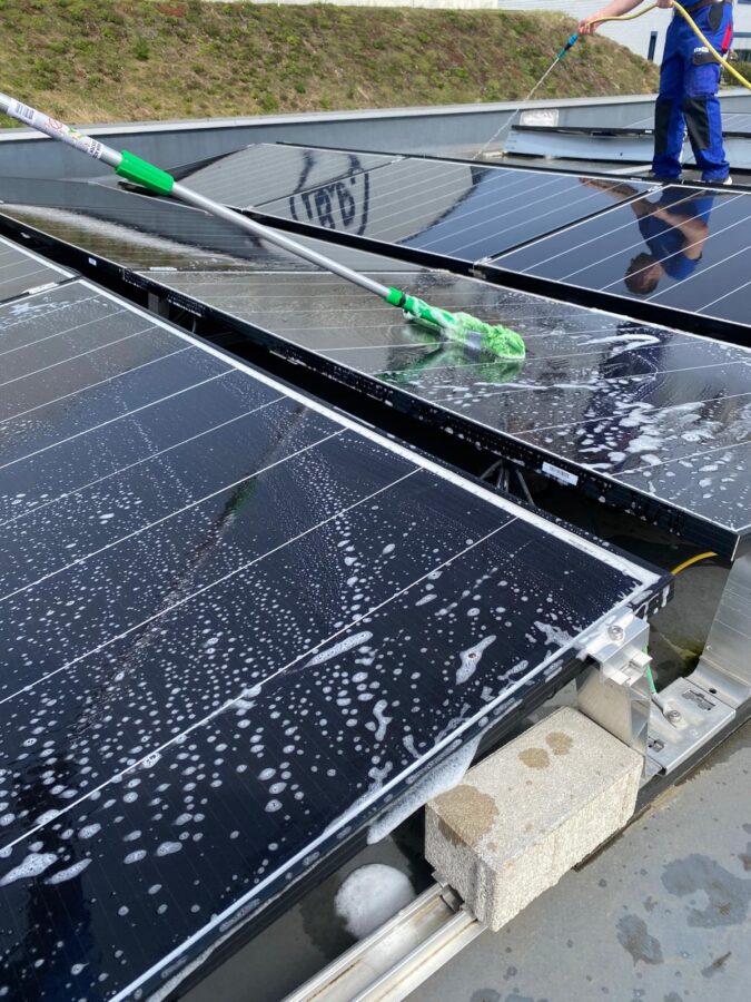 reinigung der pv anlage stewe